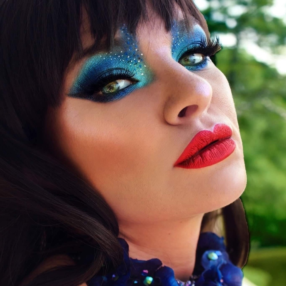 Meet your Posher, Cass E